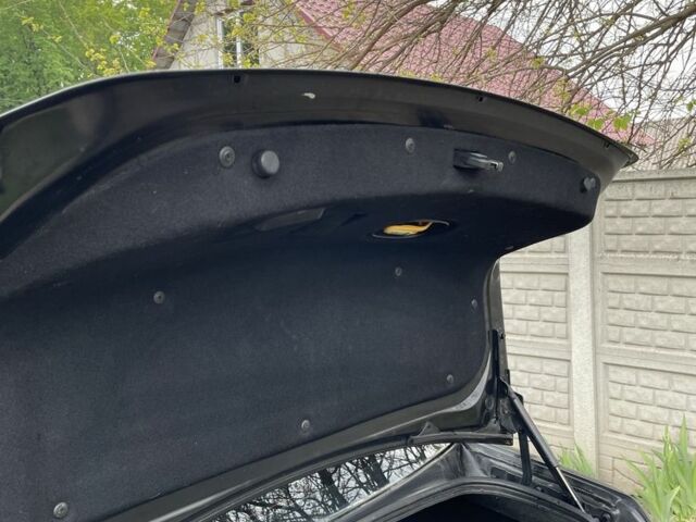 Чорний Хендай Соната, об'ємом двигуна 2 л та пробігом 280 тис. км за 5200 $, фото 17 на Automoto.ua