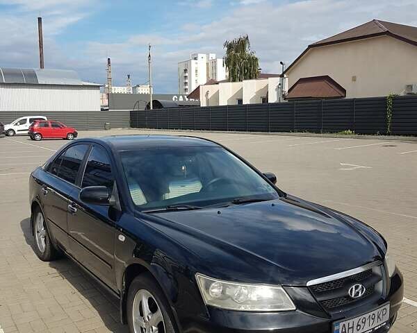 Хендай Соната 2006 у Ужгороді на Automoto.ua Чорний Хендай Соната, об'ємом двигуна 2.4 л та пробігом 290 тис. км за 7400 $, фото 14 на Automoto.ua