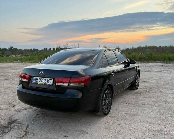 Чорний Хендай Соната, об'ємом двигуна 2.4 л та пробігом 217 тис. км за 5400 $, фото 4 на Automoto.ua