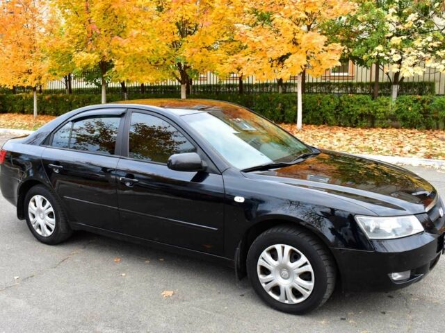 Черный Хендай Соната, объемом двигателя 2 л и пробегом 212 тыс. км за 4800 $, фото 6 на Automoto.ua