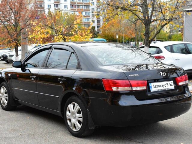 Черный Хендай Соната, объемом двигателя 2 л и пробегом 212 тыс. км за 4800 $, фото 4 на Automoto.ua