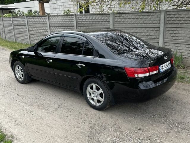 Чорний Хендай Соната, об'ємом двигуна 2 л та пробігом 280 тис. км за 5200 $, фото 3 на Automoto.ua