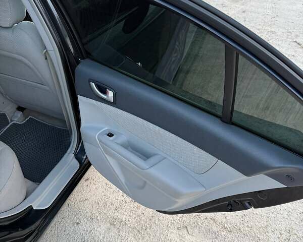 Чорний Хендай Соната, об'ємом двигуна 2.4 л та пробігом 217 тис. км за 5400 $, фото 14 на Automoto.ua