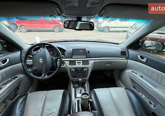 Черный Хендай Соната, объемом двигателя 2.36 л и пробегом 273 тыс. км за 6500 $, фото 3 на Automoto.ua