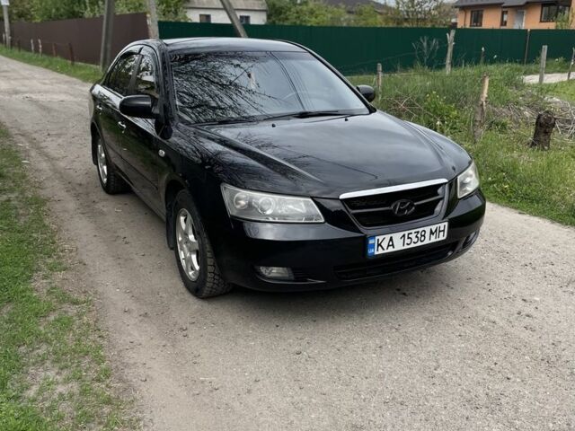 Чорний Хендай Соната, об'ємом двигуна 2 л та пробігом 280 тис. км за 5200 $, фото 2 на Automoto.ua