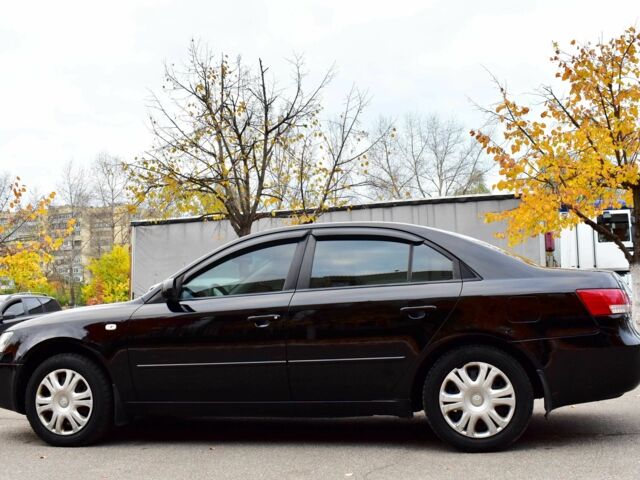 Черный Хендай Соната, объемом двигателя 2 л и пробегом 212 тыс. км за 4800 $, фото 5 на Automoto.ua