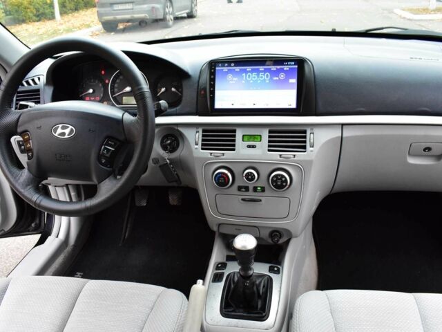 Черный Хендай Соната, объемом двигателя 2 л и пробегом 212 тыс. км за 4800 $, фото 10 на Automoto.ua