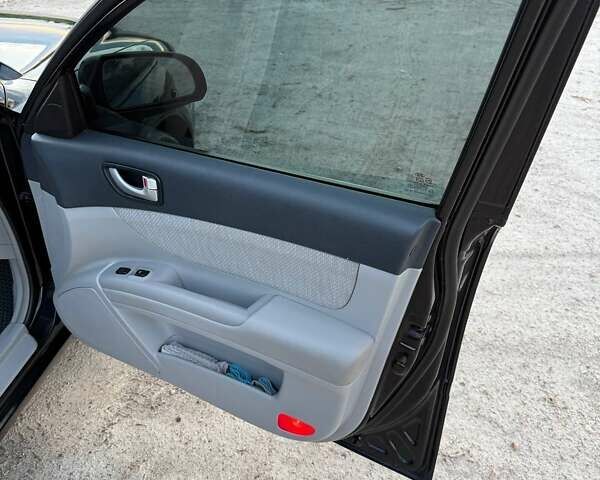 Чорний Хендай Соната, об'ємом двигуна 2.4 л та пробігом 217 тис. км за 5400 $, фото 11 на Automoto.ua