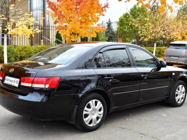 Черный Хендай Соната, объемом двигателя 2 л и пробегом 212 тыс. км за 4800 $, фото 7 на Automoto.ua