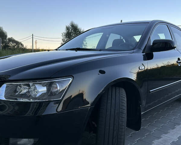 Чорний Хендай Соната, об'ємом двигуна 2 л та пробігом 252 тис. км за 5400 $, фото 4 на Automoto.ua