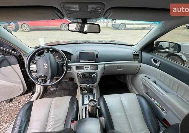 Черный Хендай Соната, объемом двигателя 2.36 л и пробегом 273 тыс. км за 6500 $, фото 6 на Automoto.ua