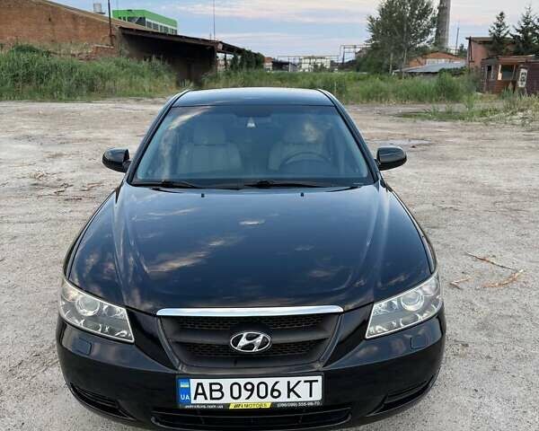 Чорний Хендай Соната, об'ємом двигуна 2.4 л та пробігом 217 тис. км за 5400 $, фото 1 на Automoto.ua