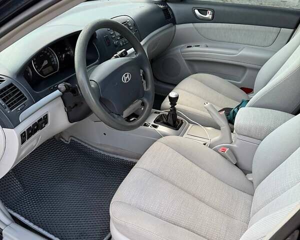 Чорний Хендай Соната, об'ємом двигуна 2.4 л та пробігом 217 тис. км за 5400 $, фото 9 на Automoto.ua