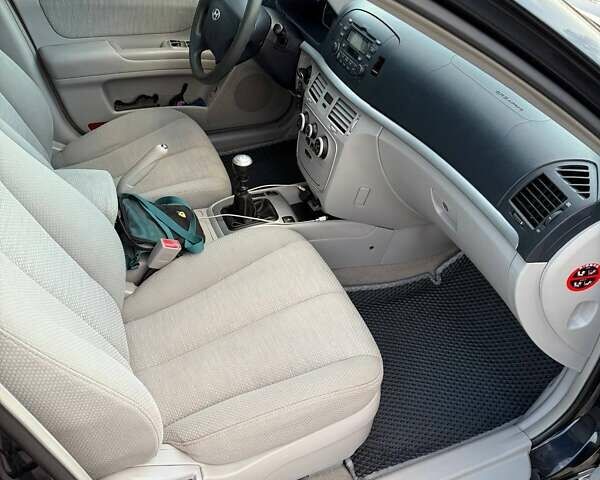 Чорний Хендай Соната, об'ємом двигуна 2.4 л та пробігом 217 тис. км за 5400 $, фото 12 на Automoto.ua