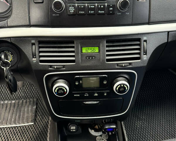 Чорний Хендай Соната, об'ємом двигуна 2 л та пробігом 266 тис. км за 6500 $, фото 16 на Automoto.ua