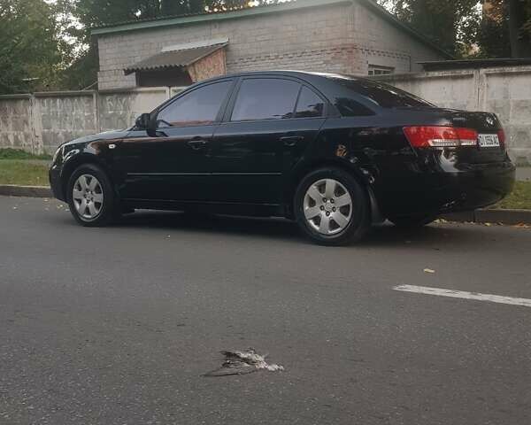 Черный Хендай Соната, объемом двигателя 2 л и пробегом 274 тыс. км за 5500 $, фото 3 на Automoto.ua