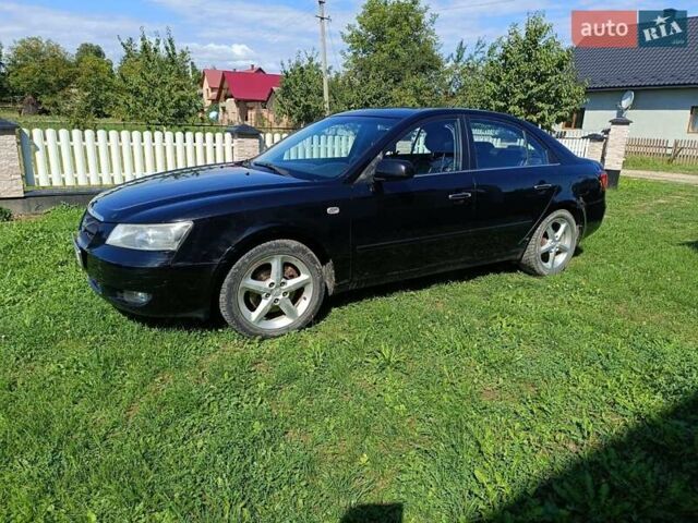 Черный Хендай Соната, объемом двигателя 2 л и пробегом 240 тыс. км за 5500 $, фото 3 на Automoto.ua