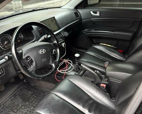 Черный Хендай Соната, объемом двигателя 2.4 л и пробегом 214 тыс. км за 7000 $, фото 10 на Automoto.ua