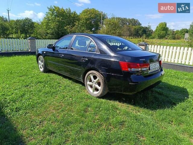 Черный Хендай Соната, объемом двигателя 2 л и пробегом 240 тыс. км за 5500 $, фото 4 на Automoto.ua