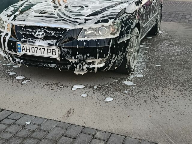 Черный Хендай Соната, объемом двигателя 2 л и пробегом 293 тыс. км за 6200 $, фото 2 на Automoto.ua