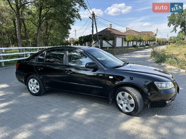 Черный Хендай Соната, объемом двигателя 2 л и пробегом 219 тыс. км за 5500 $, фото 6 на Automoto.ua