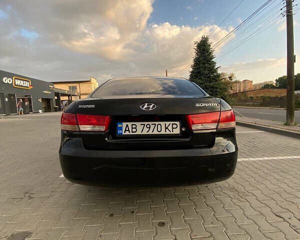 Черный Хендай Соната, объемом двигателя 2 л и пробегом 395 тыс. км за 4650 $, фото 5 на Automoto.ua