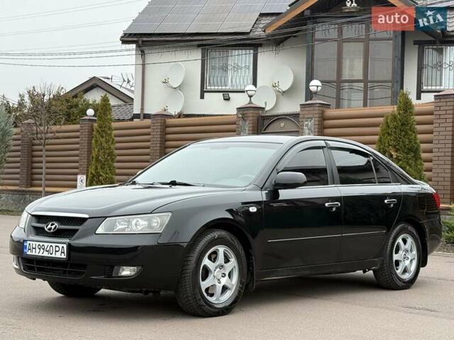 Черный Хендай Соната, объемом двигателя 2 л и пробегом 217 тыс. км за 6200 $, фото 8 на Automoto.ua