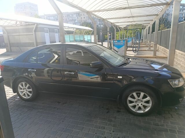 Черный Хендай Соната, объемом двигателя 2 л и пробегом 293 тыс. км за 6200 $, фото 4 на Automoto.ua