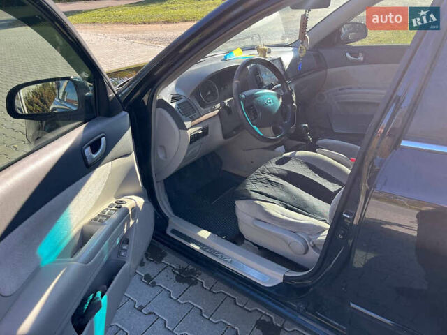 Черный Хендай Соната, объемом двигателя 2.36 л и пробегом 272 тыс. км за 5300 $, фото 8 на Automoto.ua