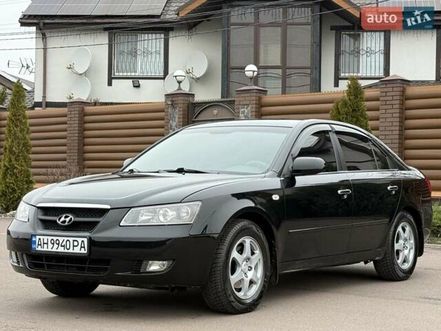 Черный Хендай Соната, объемом двигателя 2 л и пробегом 217 тыс. км за 6200 $, фото 6 на Automoto.ua