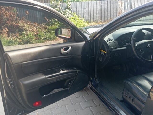 Черный Хендай Соната, объемом двигателя 2.4 л и пробегом 111 тыс. км за 5000 $, фото 7 на Automoto.ua