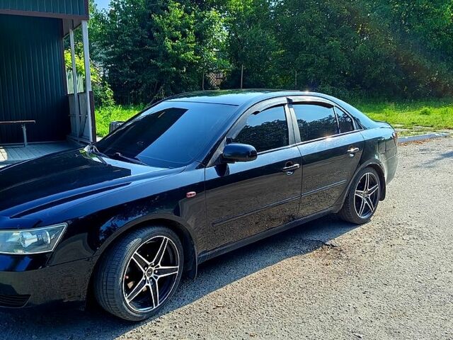 Черный Хендай Соната, объемом двигателя 2 л и пробегом 320 тыс. км за 6200 $, фото 8 на Automoto.ua