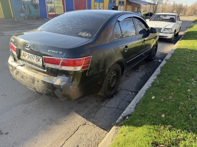 Чорний Хендай Соната, об'ємом двигуна 2 л та пробігом 240 тис. км за 1999 $, фото 1 на Automoto.ua