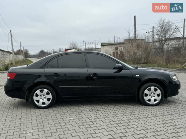 Черный Хендай Соната, объемом двигателя 2 л и пробегом 239 тыс. км за 5200 $, фото 12 на Automoto.ua