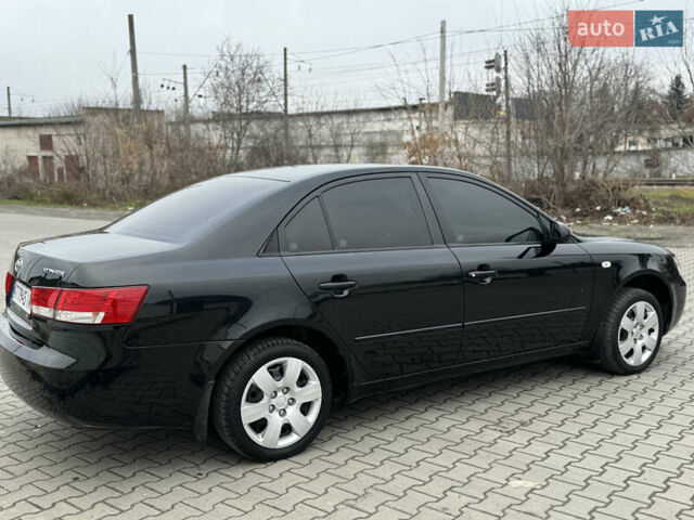 Черный Хендай Соната, объемом двигателя 2 л и пробегом 239 тыс. км за 5200 $, фото 11 на Automoto.ua