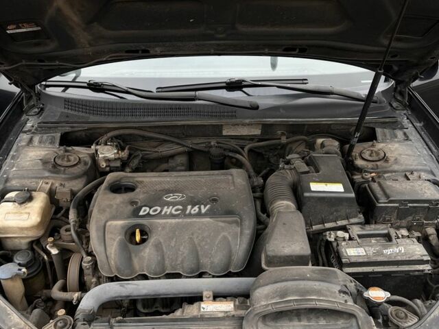 Черный Хендай Соната, объемом двигателя 2.4 л и пробегом 380 тыс. км за 5250 $, фото 2 на Automoto.ua