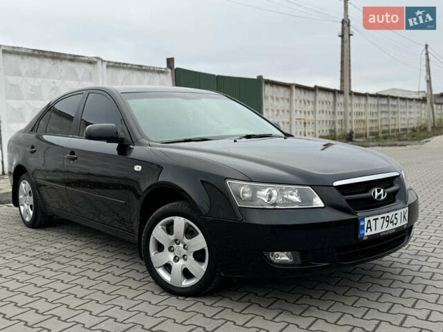 Черный Хендай Соната, объемом двигателя 2 л и пробегом 239 тыс. км за 5200 $, фото 13 на Automoto.ua