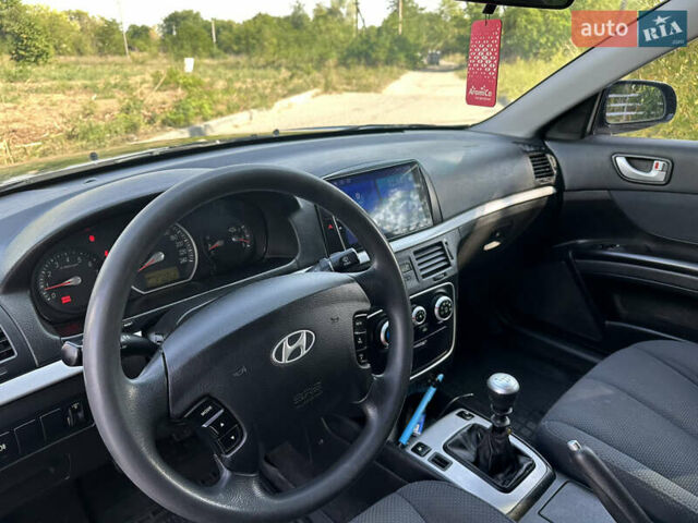 Черный Хендай Соната, объемом двигателя 2 л и пробегом 219 тыс. км за 5500 $, фото 8 на Automoto.ua