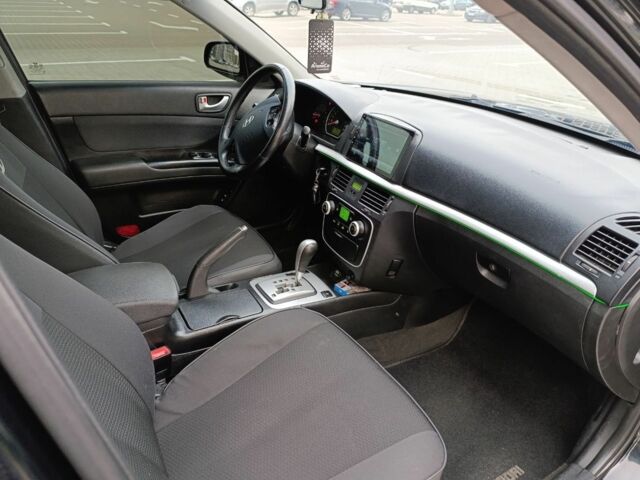 Черный Хендай Соната, объемом двигателя 2 л и пробегом 242 тыс. км за 5750 $, фото 8 на Automoto.ua