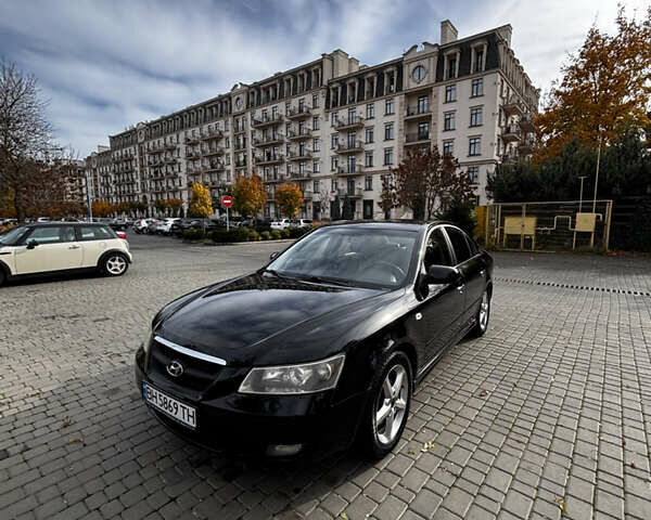Чорний Хендай Соната, об'ємом двигуна 3.3 л та пробігом 166 тис. км за 6500 $, фото 3 на Automoto.ua