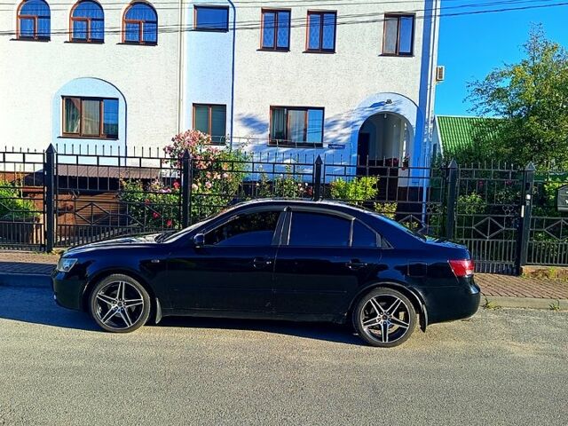 Черный Хендай Соната, объемом двигателя 2 л и пробегом 320 тыс. км за 6200 $, фото 6 на Automoto.ua