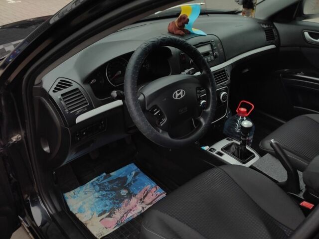 Черный Хендай Соната, объемом двигателя 2 л и пробегом 244 тыс. км за 6000 $, фото 6 на Automoto.ua