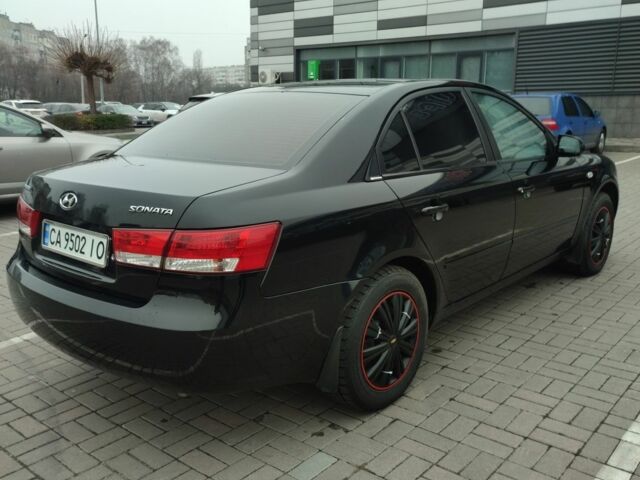Черный Хендай Соната, объемом двигателя 2 л и пробегом 244 тыс. км за 6000 $, фото 3 на Automoto.ua