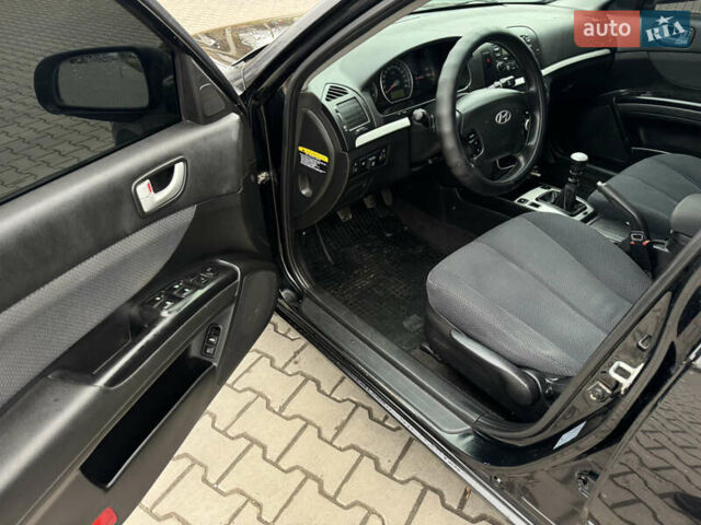 Черный Хендай Соната, объемом двигателя 2 л и пробегом 239 тыс. км за 5200 $, фото 22 на Automoto.ua