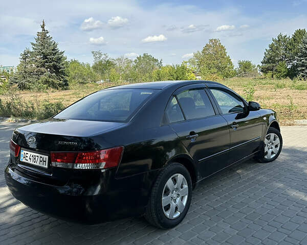 Черный Хендай Соната, объемом двигателя 2 л и пробегом 219 тыс. км за 5500 $, фото 5 на Automoto.ua