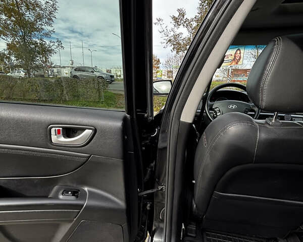 Чорний Хендай Соната, об'ємом двигуна 3.3 л та пробігом 166 тис. км за 6500 $, фото 14 на Automoto.ua