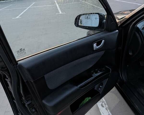 Чорний Хендай Соната, об'ємом двигуна 2 л та пробігом 304 тис. км за 5300 $, фото 10 на Automoto.ua