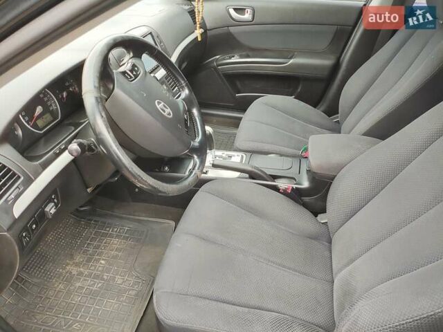 Черный Хендай Соната, объемом двигателя 2 л и пробегом 345 тыс. км за 5100 $, фото 5 на Automoto.ua