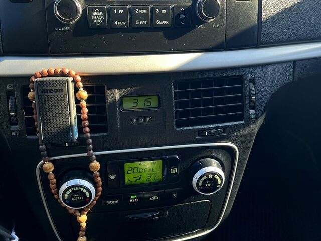 Черный Хендай Соната, объемом двигателя 2 л и пробегом 265 тыс. км за 5700 $, фото 7 на Automoto.ua