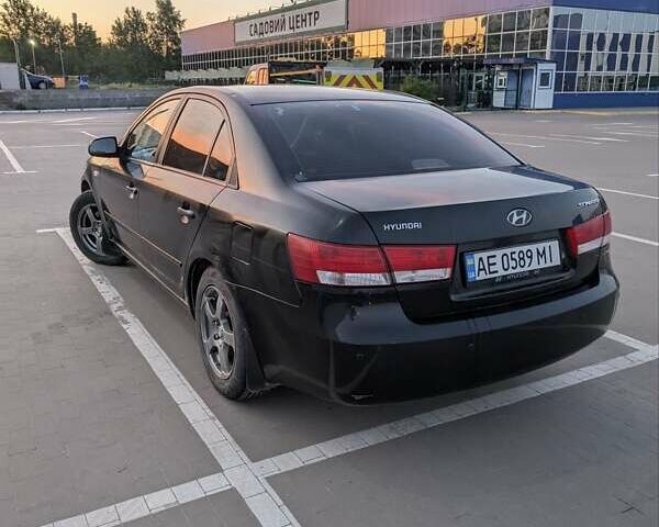 Чорний Хендай Соната, об'ємом двигуна 2 л та пробігом 304 тис. км за 5300 $, фото 5 на Automoto.ua